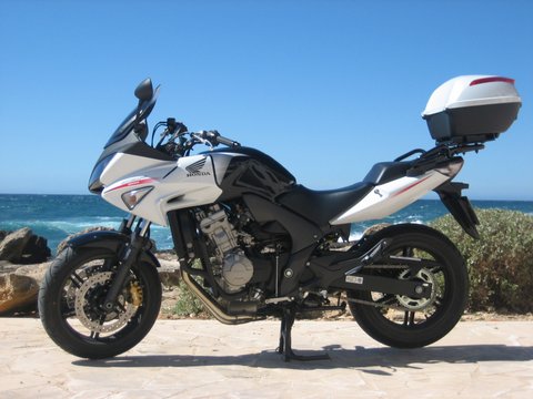 Honda CBF 600 in weiss mieten bei Mallorca Motorbike